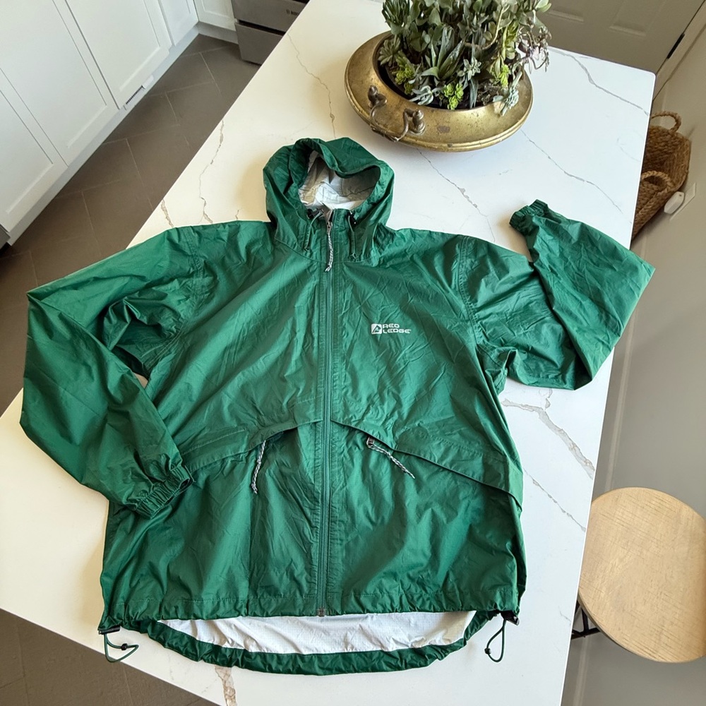LIKE NEW!  RED LEDGE WATERPROOF RAIN COAT! SIZE XL